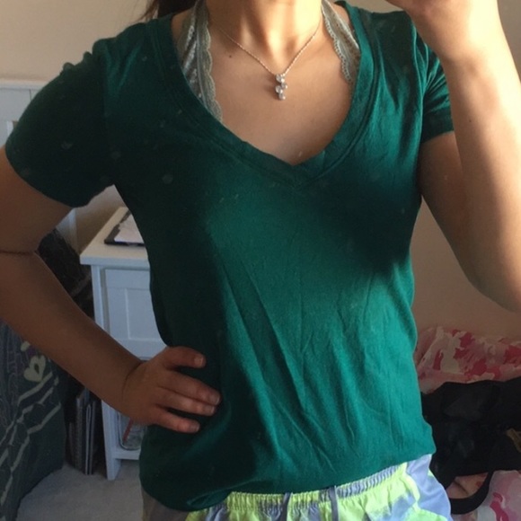 Green V-neck - Picture 4 of 4